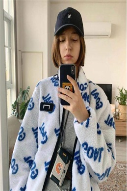 做错一题就往下面插一支笔-教室里的整蛊